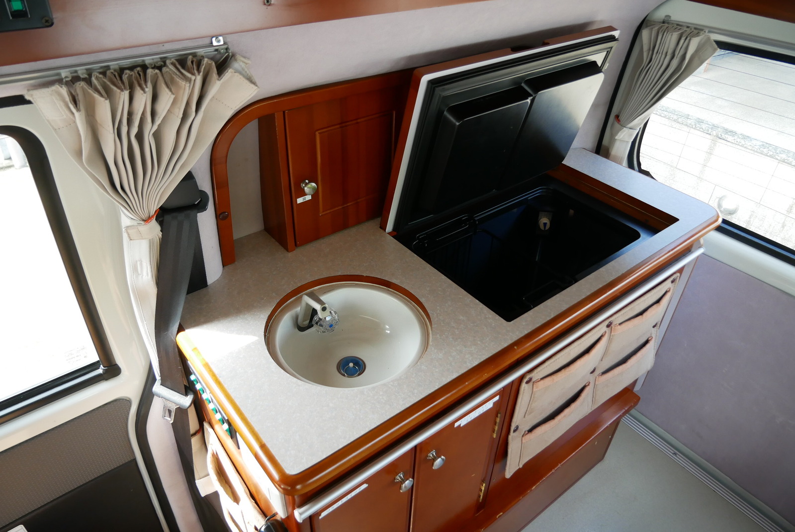 キャンピングカーバンコン