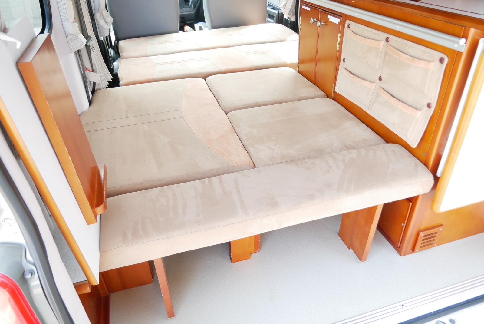 キャンピングカーバンコン