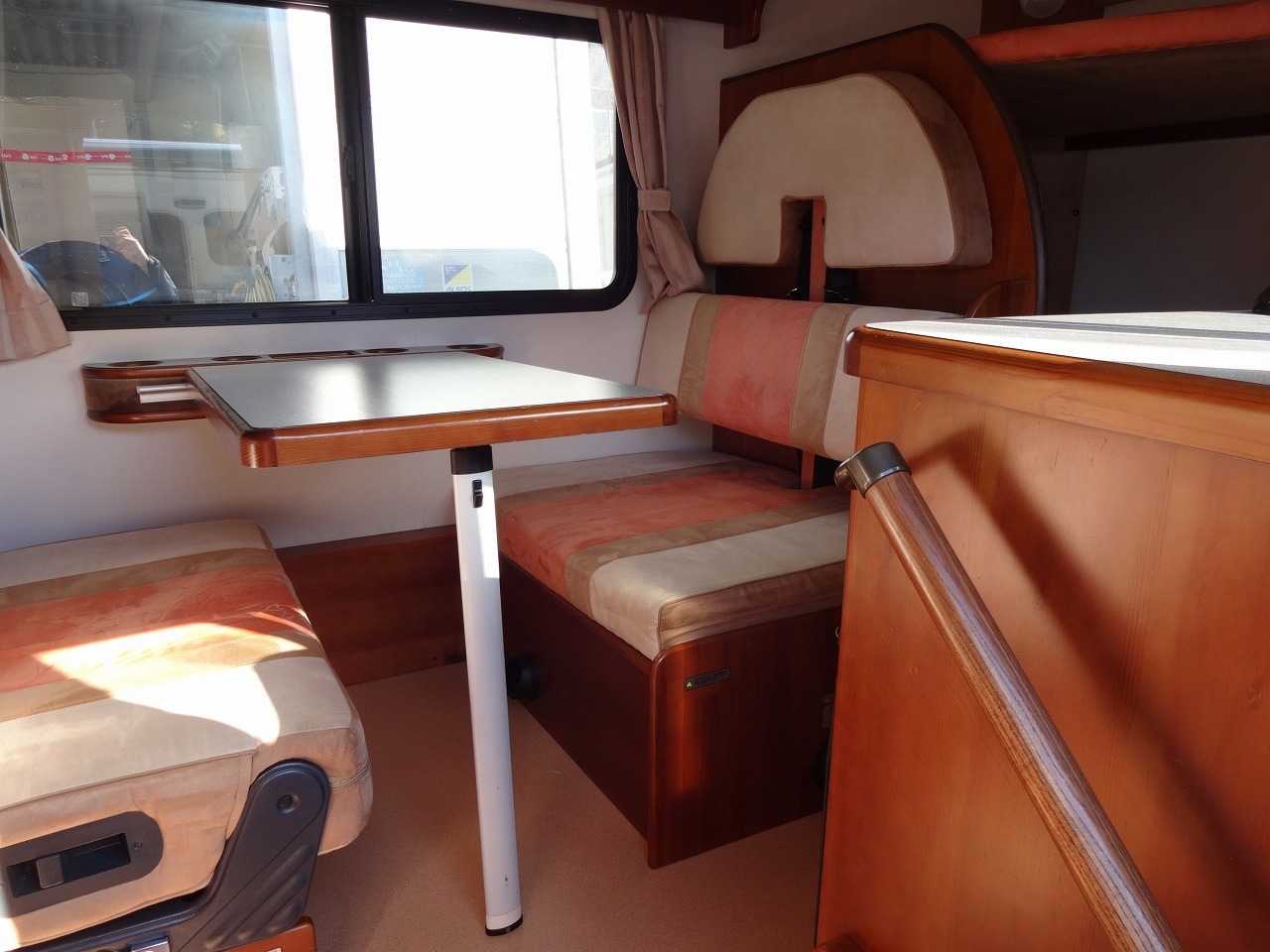 キャンピングカーキャブコン