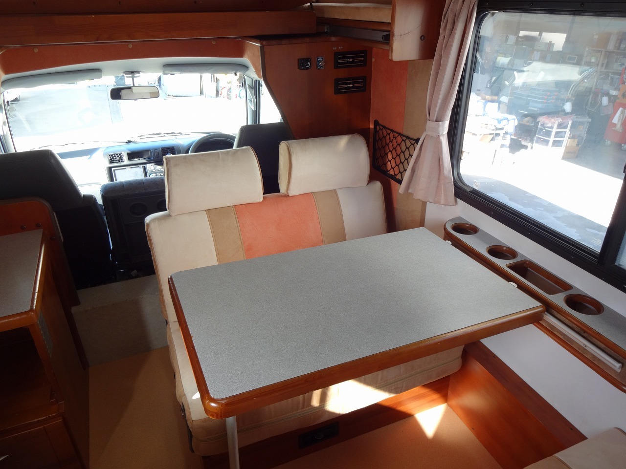 キャンピングカーキャブコン