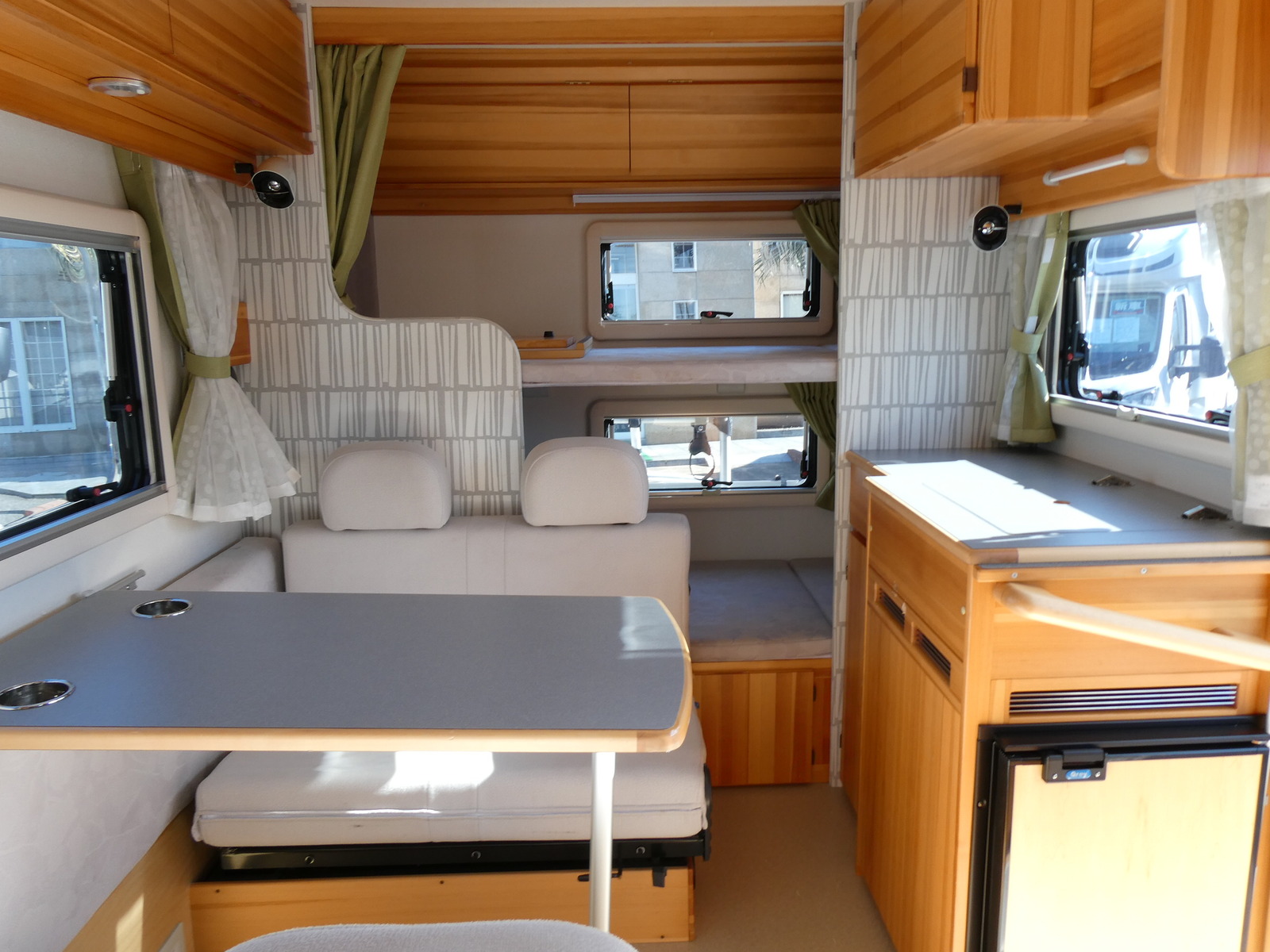 キャンピングカーキャブコン