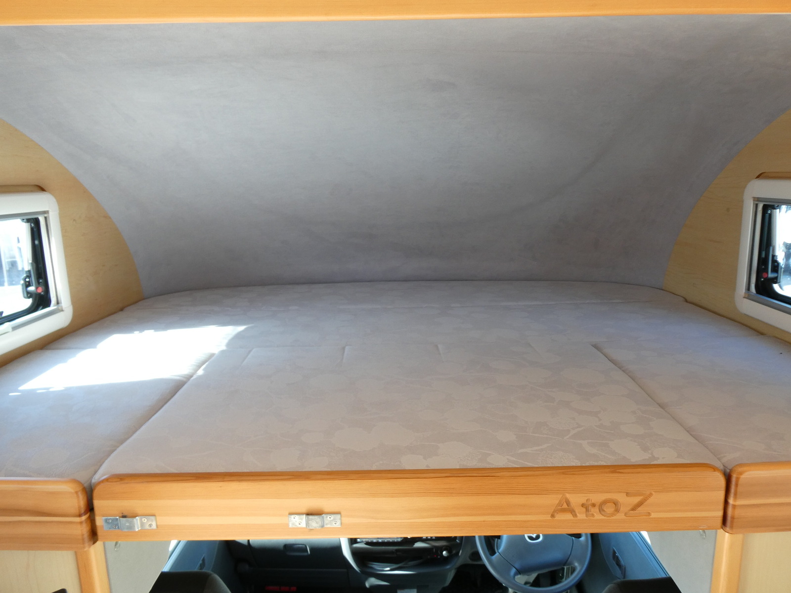 キャンピングカーキャブコン