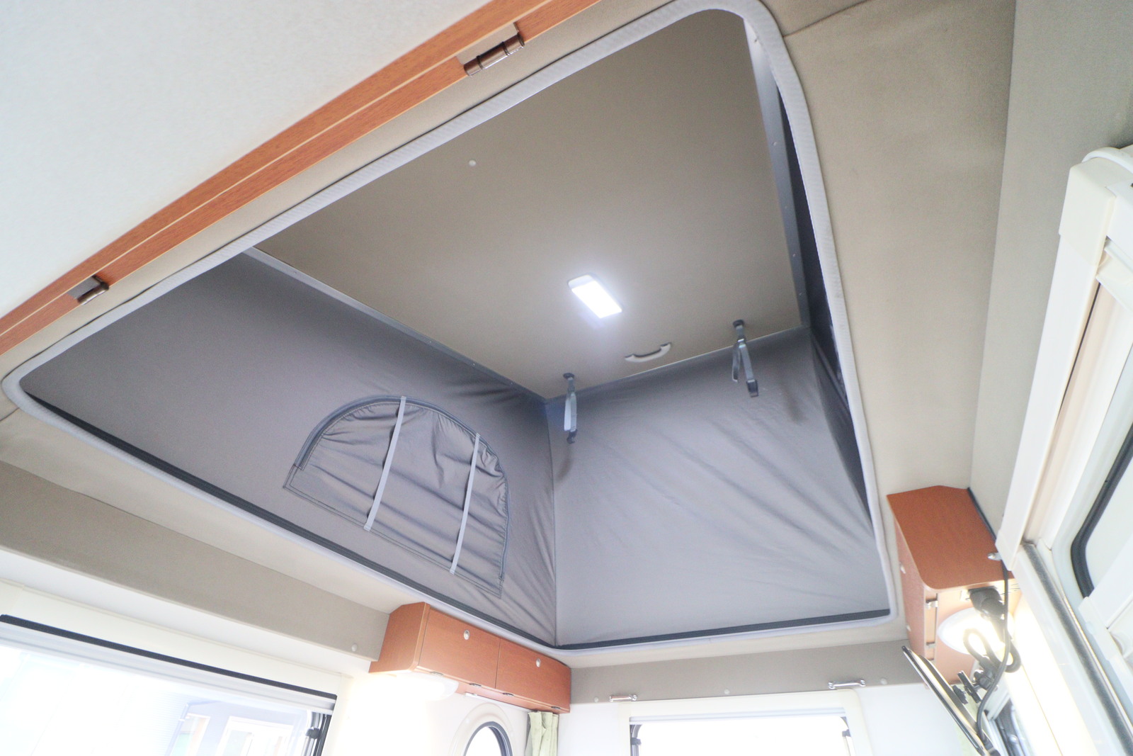 キャンピングカー軽キャンパー