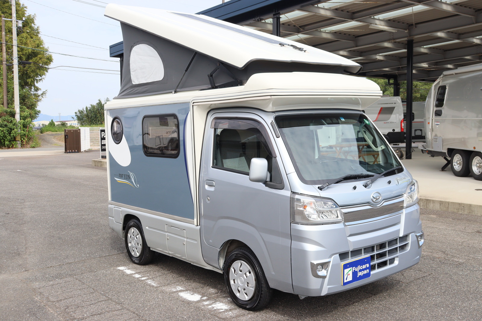 キャンピングカー軽キャンパー