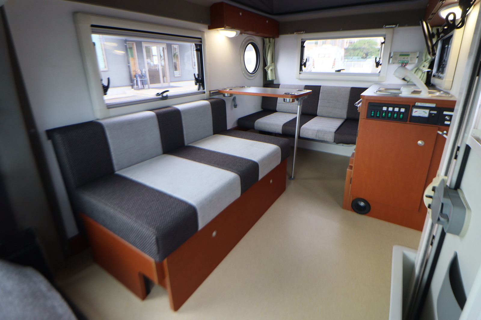 キャンピングカー軽キャンパー