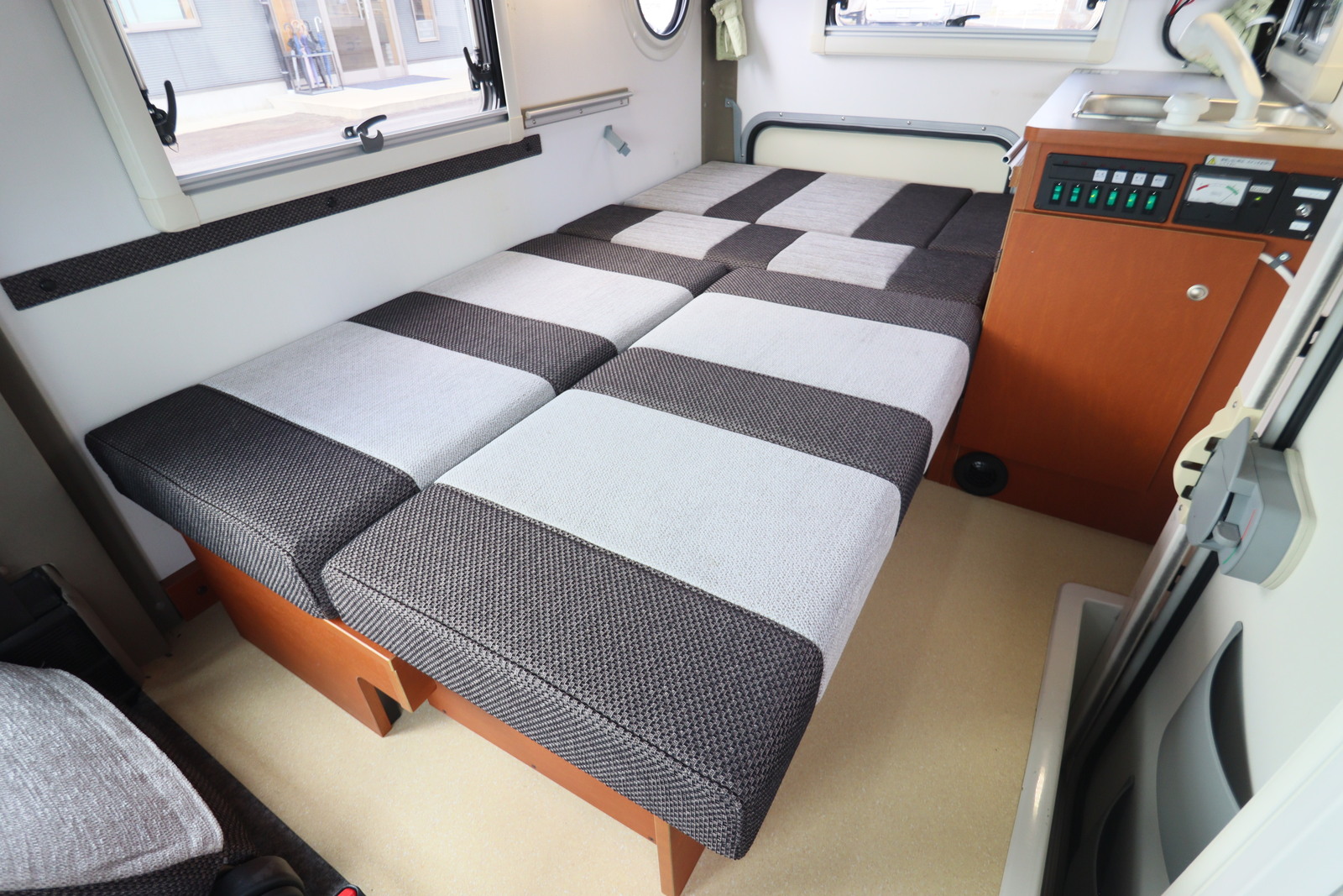 キャンピングカー軽キャンパー