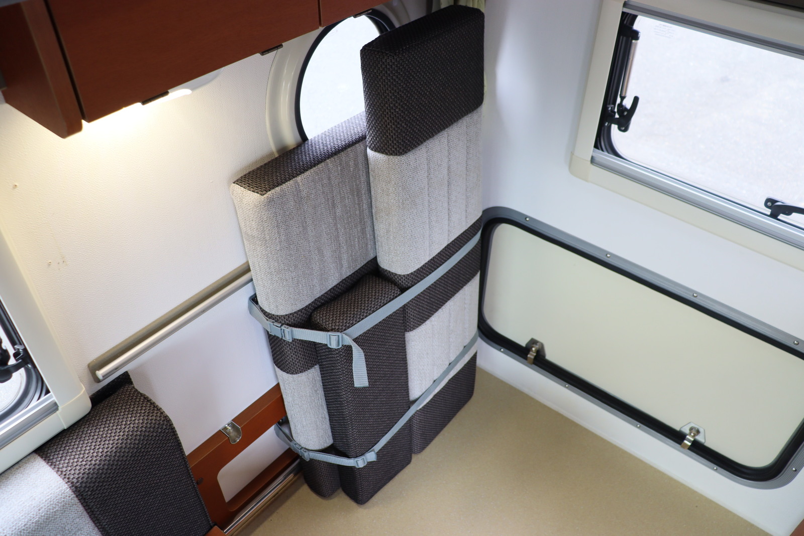 キャンピングカー軽キャンパー