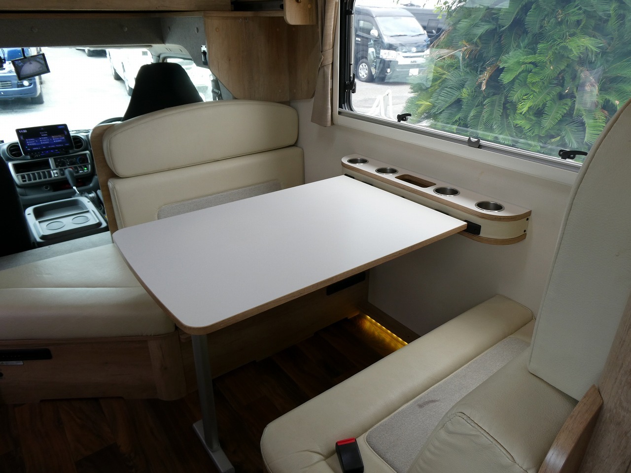 キャンピングカーキャブコン