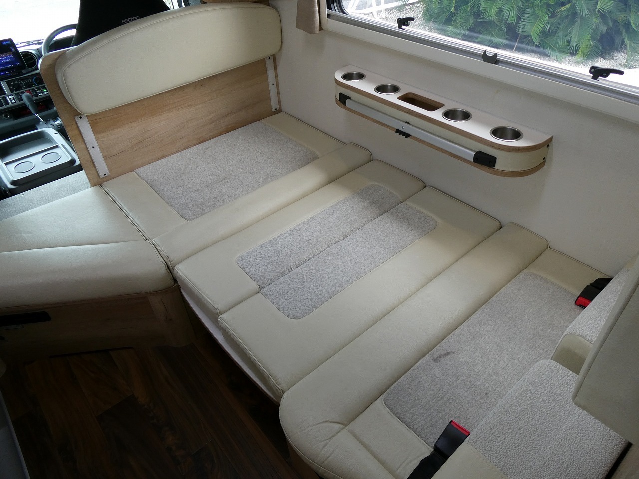 キャンピングカーキャブコン