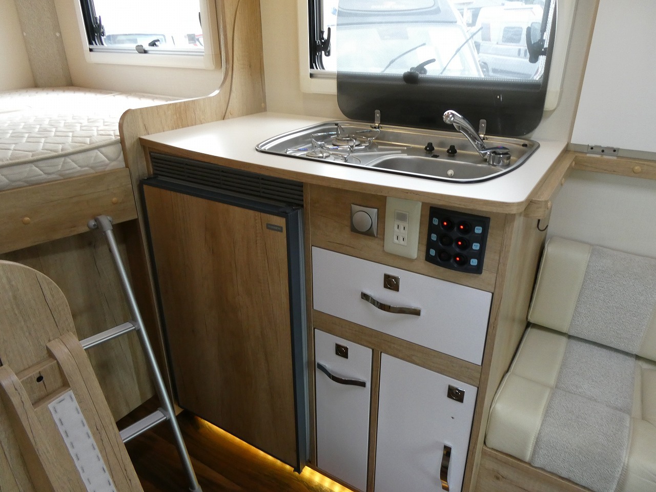 キャンピングカーキャブコン