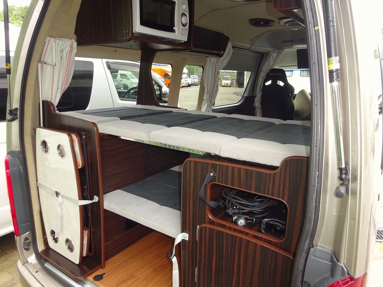 キャンピングカーバンコン