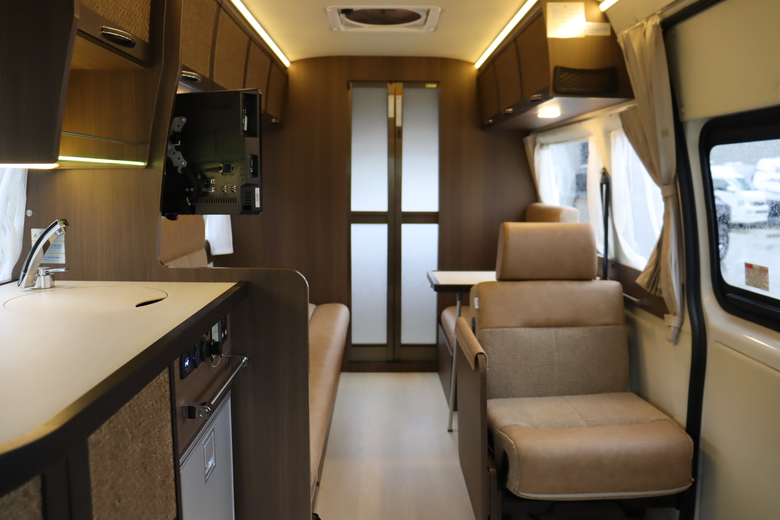 キャンピングカーバンコン