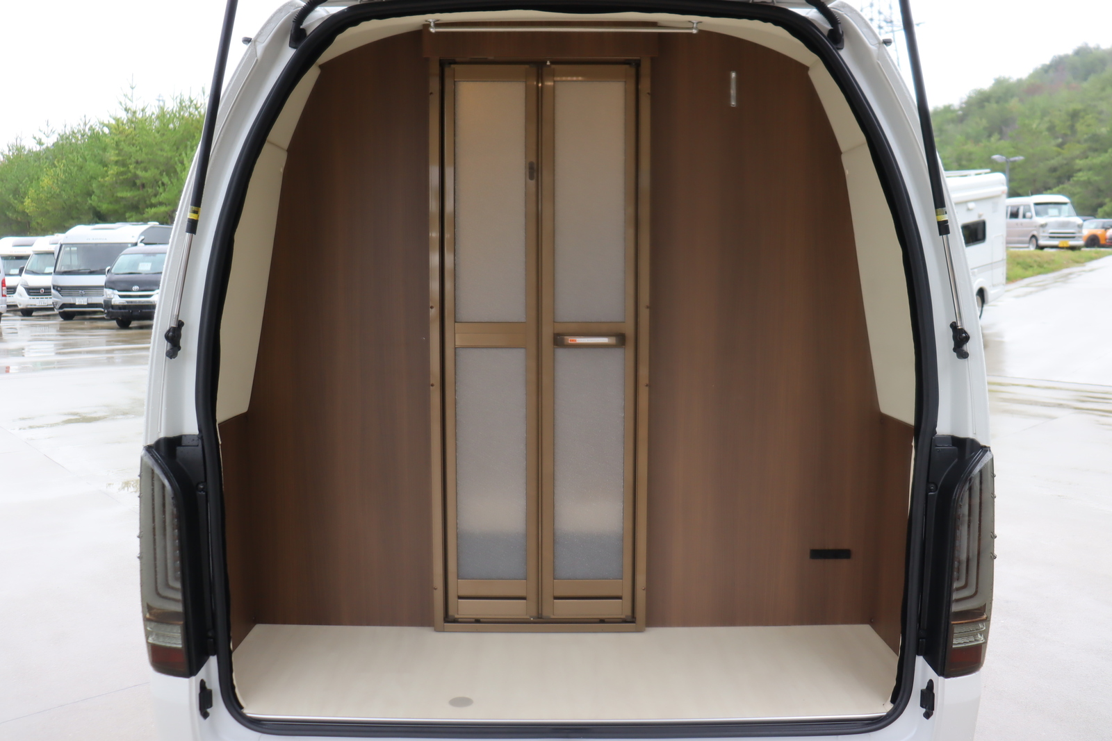 キャンピングカーバンコン