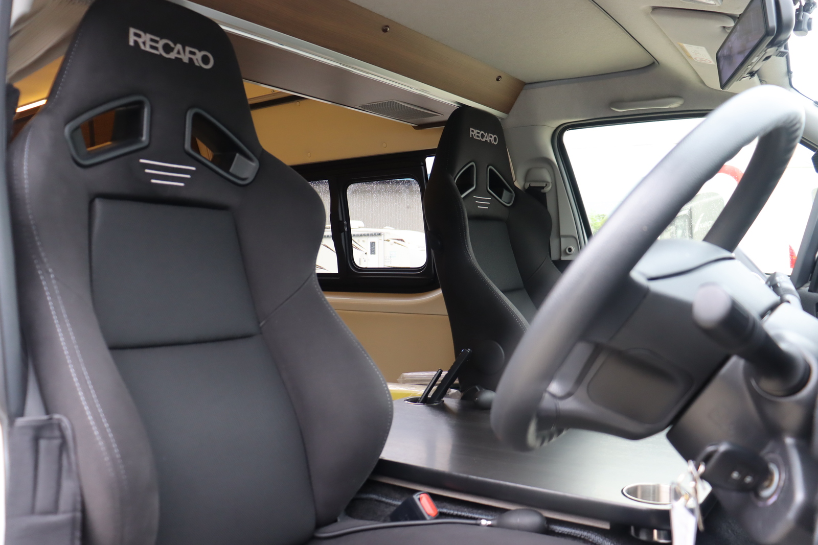 キャンピングカーバンコン