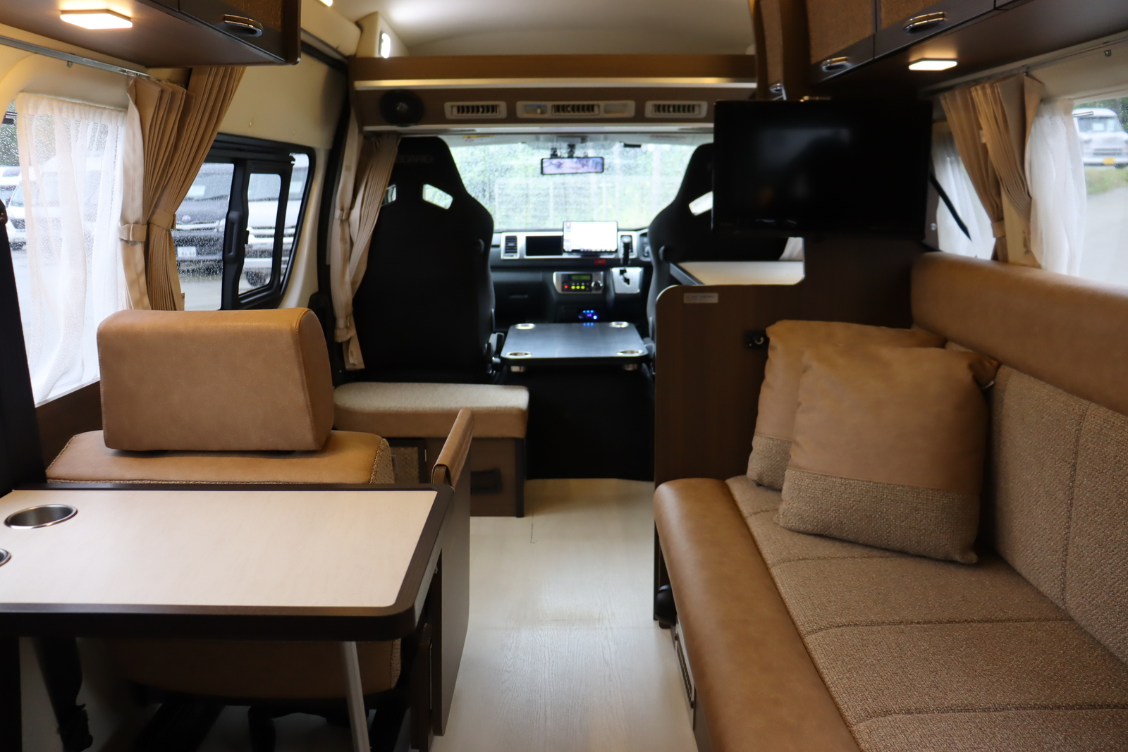 キャンピングカーバンコン