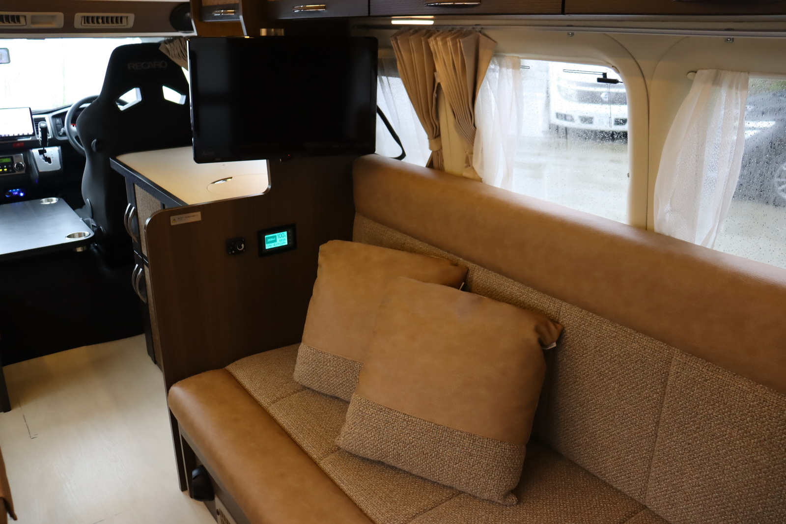 キャンピングカーバンコン