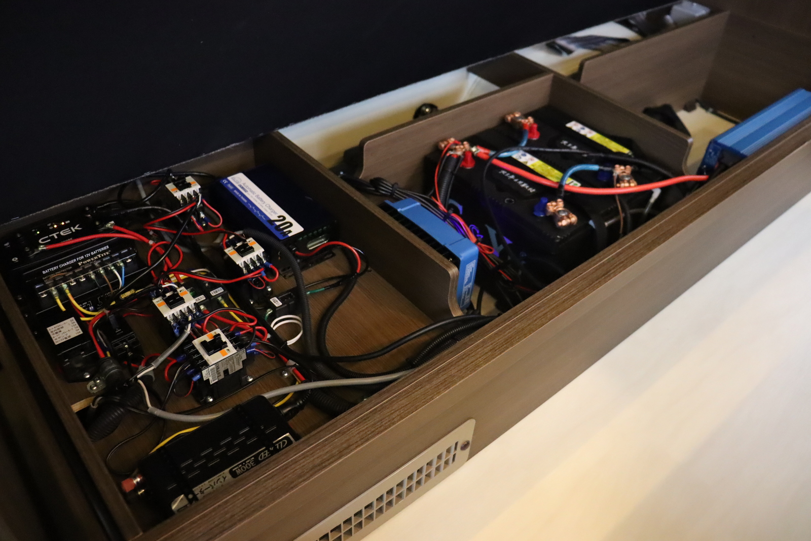 キャンピングカーバンコン