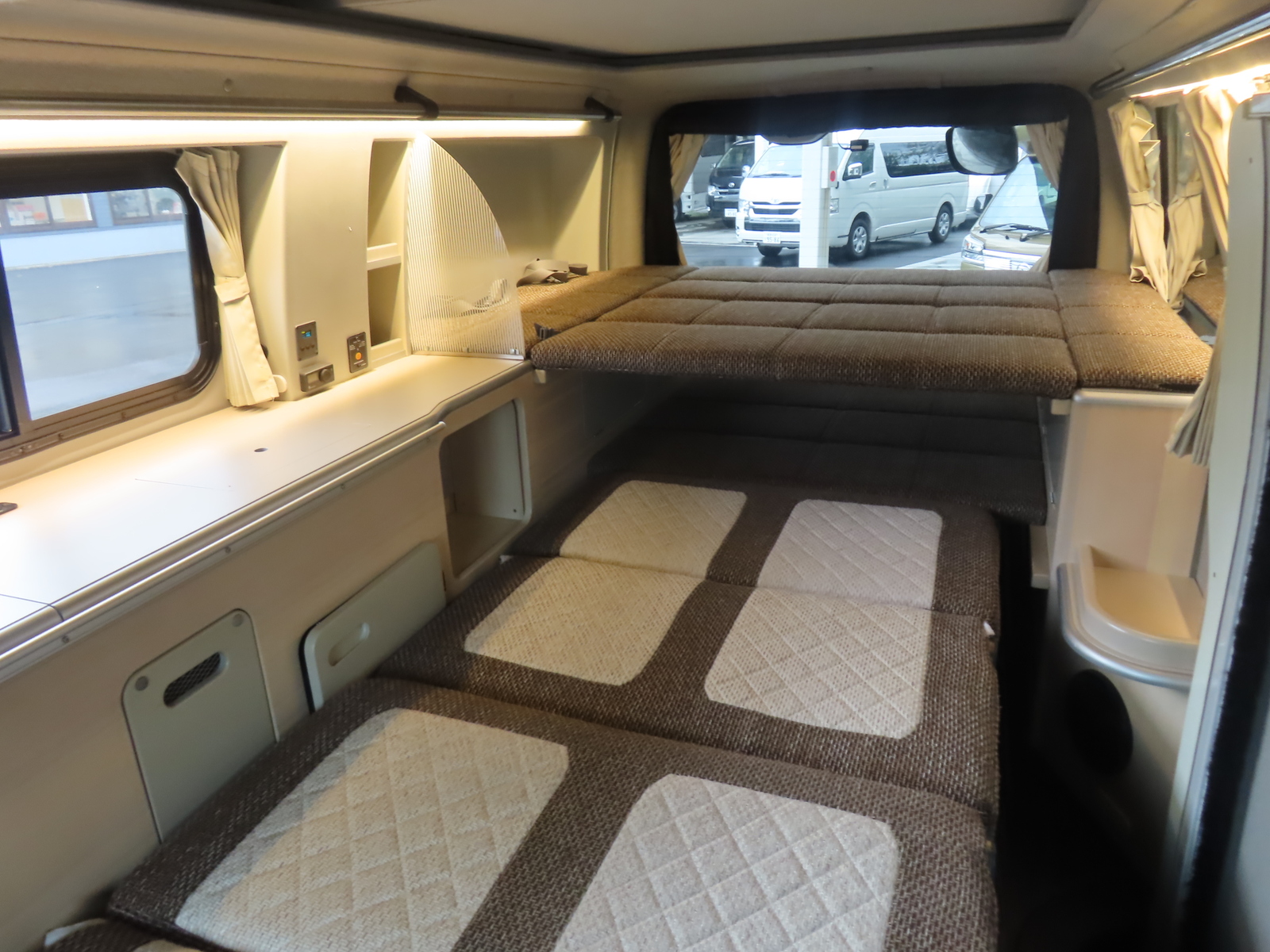 キャンピングカーバンコン