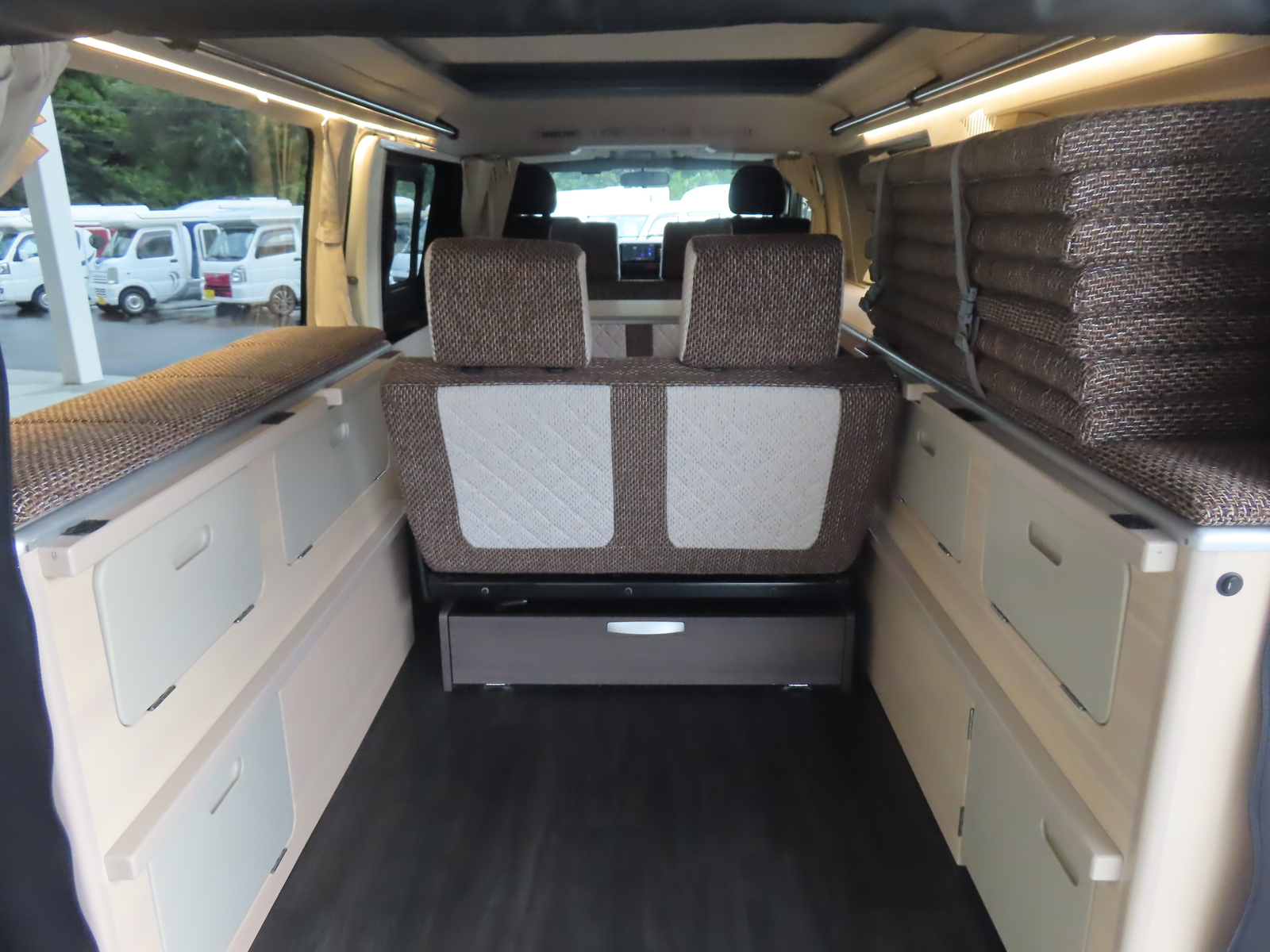 キャンピングカーバンコン