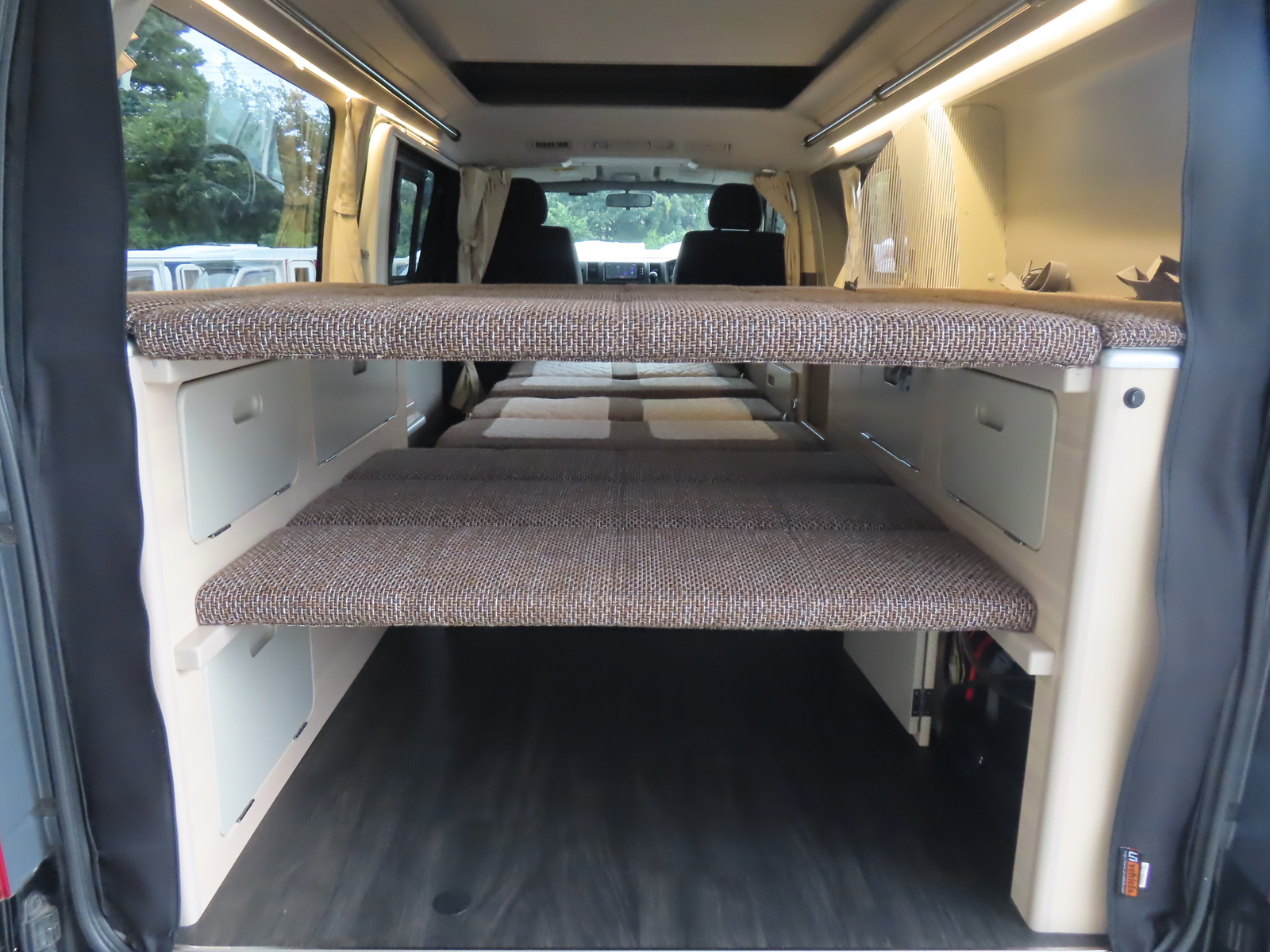 キャンピングカーバンコン