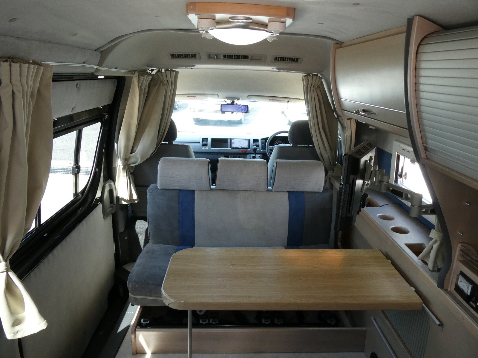 キャンピングカーバンコン