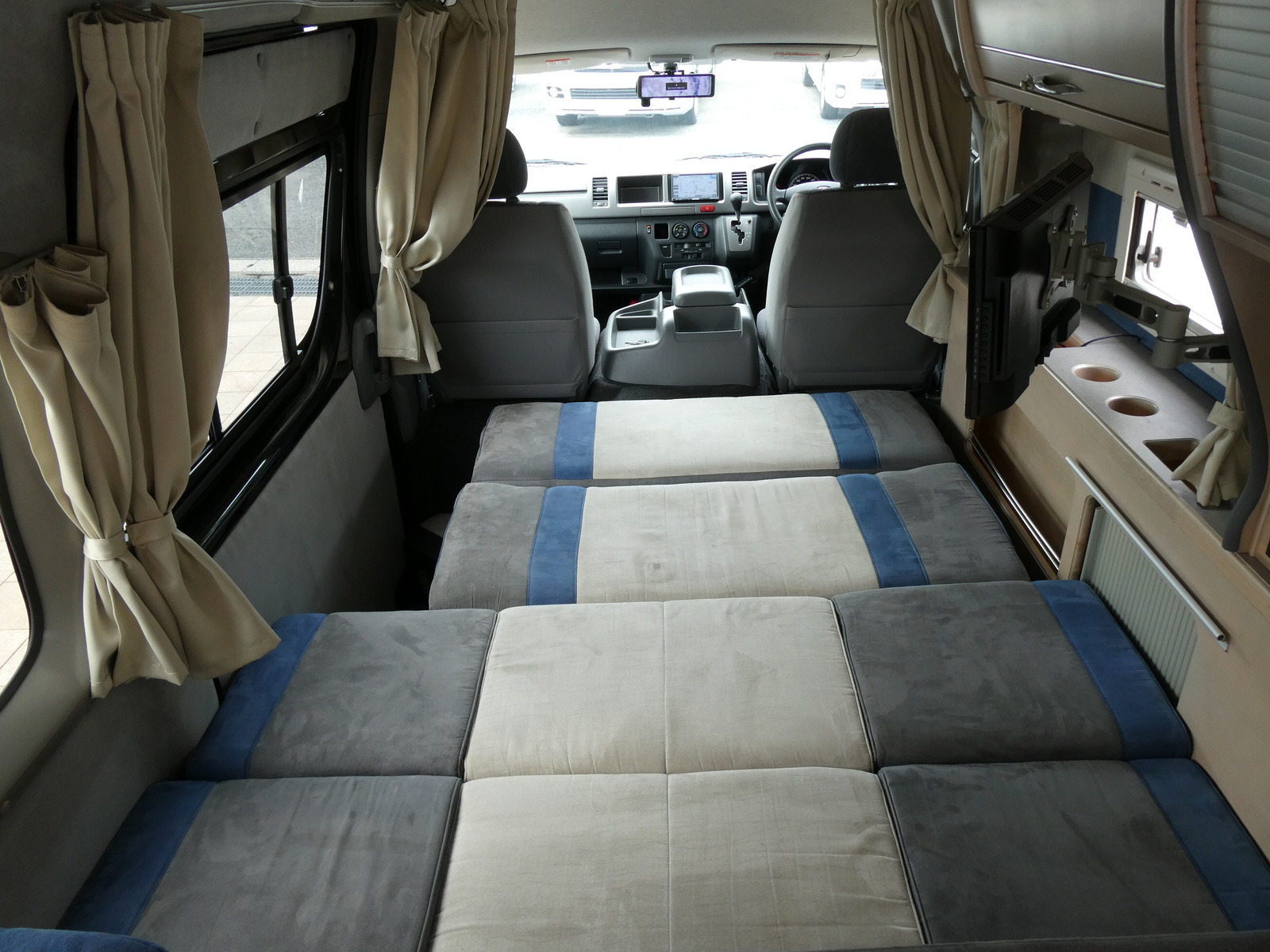 キャンピングカーバンコン