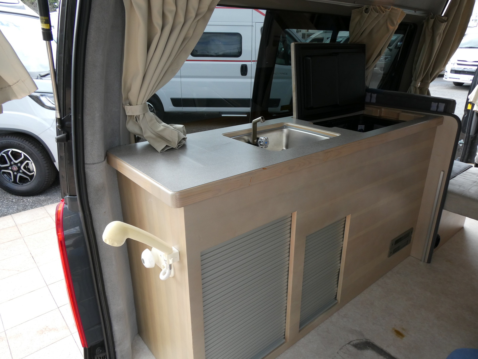 キャンピングカーバンコン