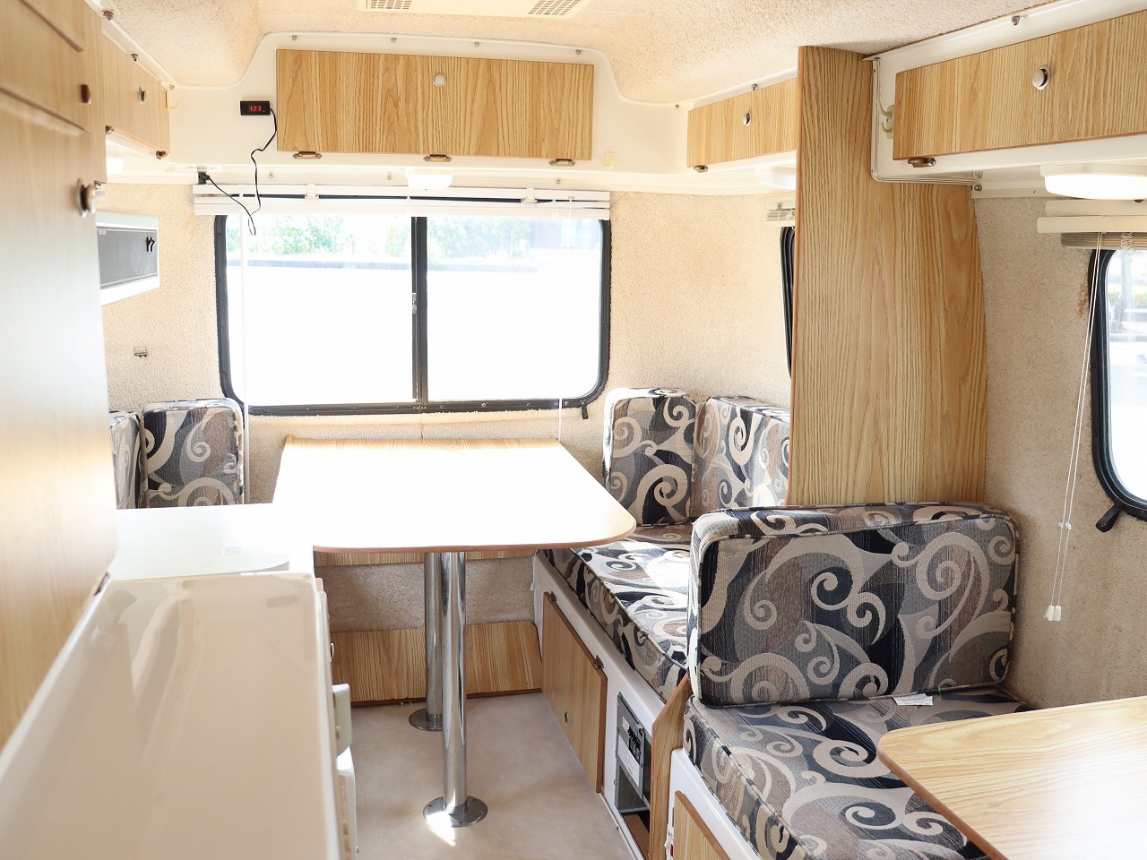 キャンピングカートレーラー