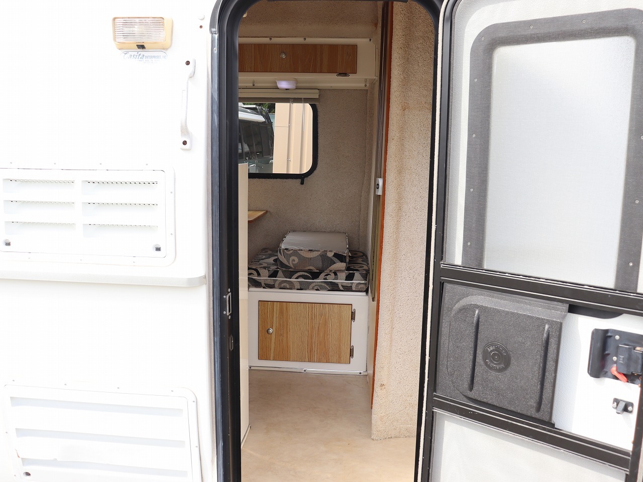 キャンピングカートレーラー