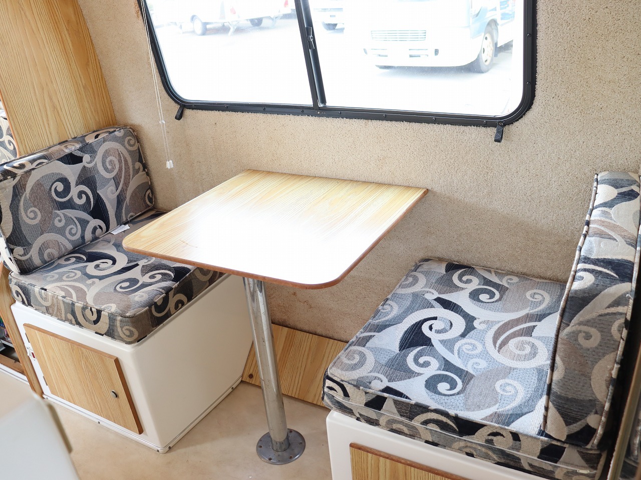 キャンピングカートレーラー