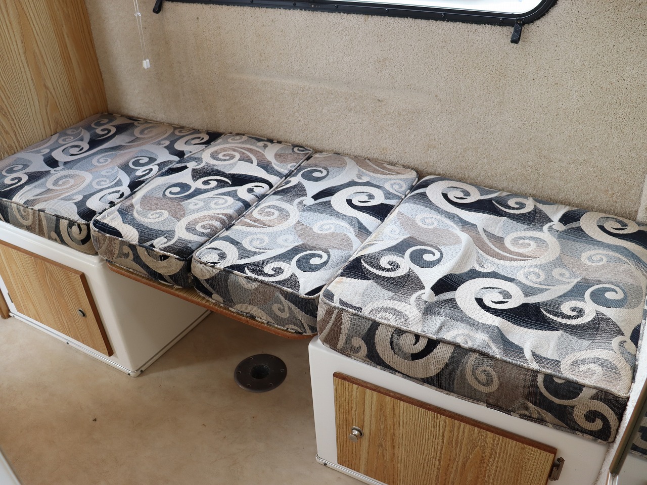 キャンピングカートレーラー