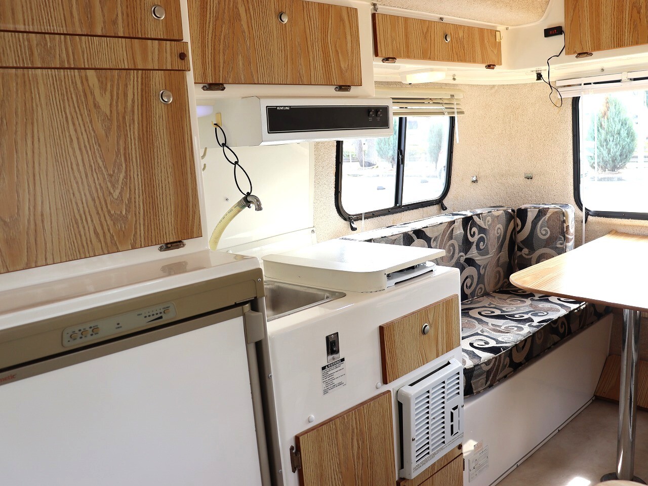 キャンピングカートレーラー