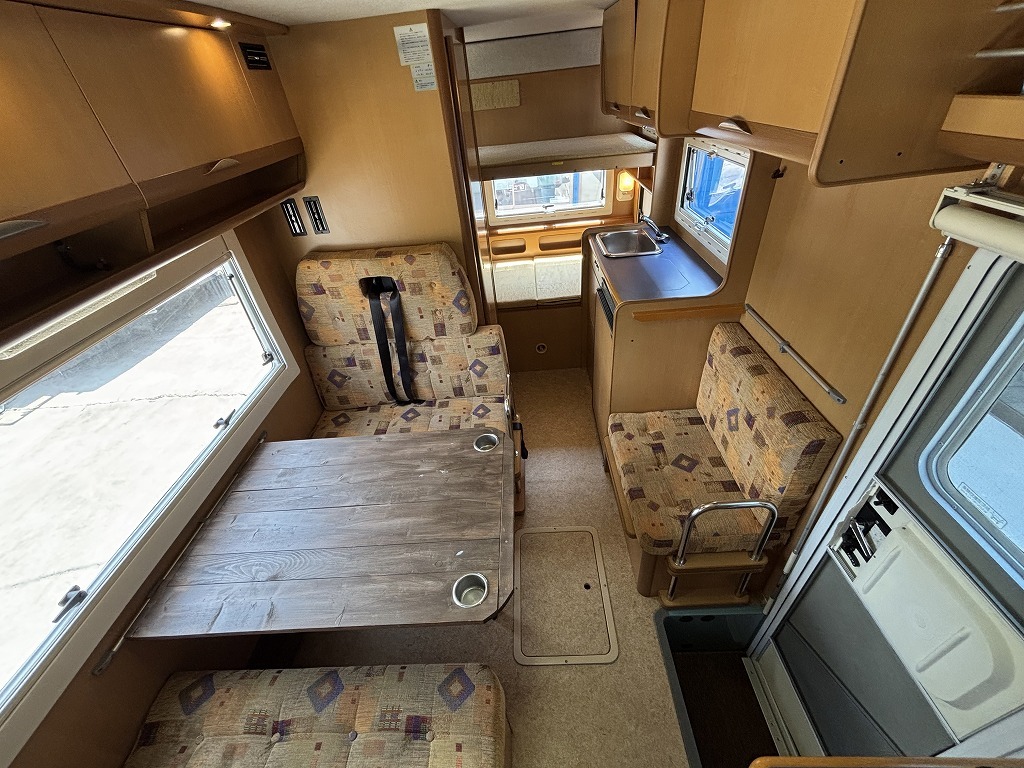 キャンピングカーキャブコン