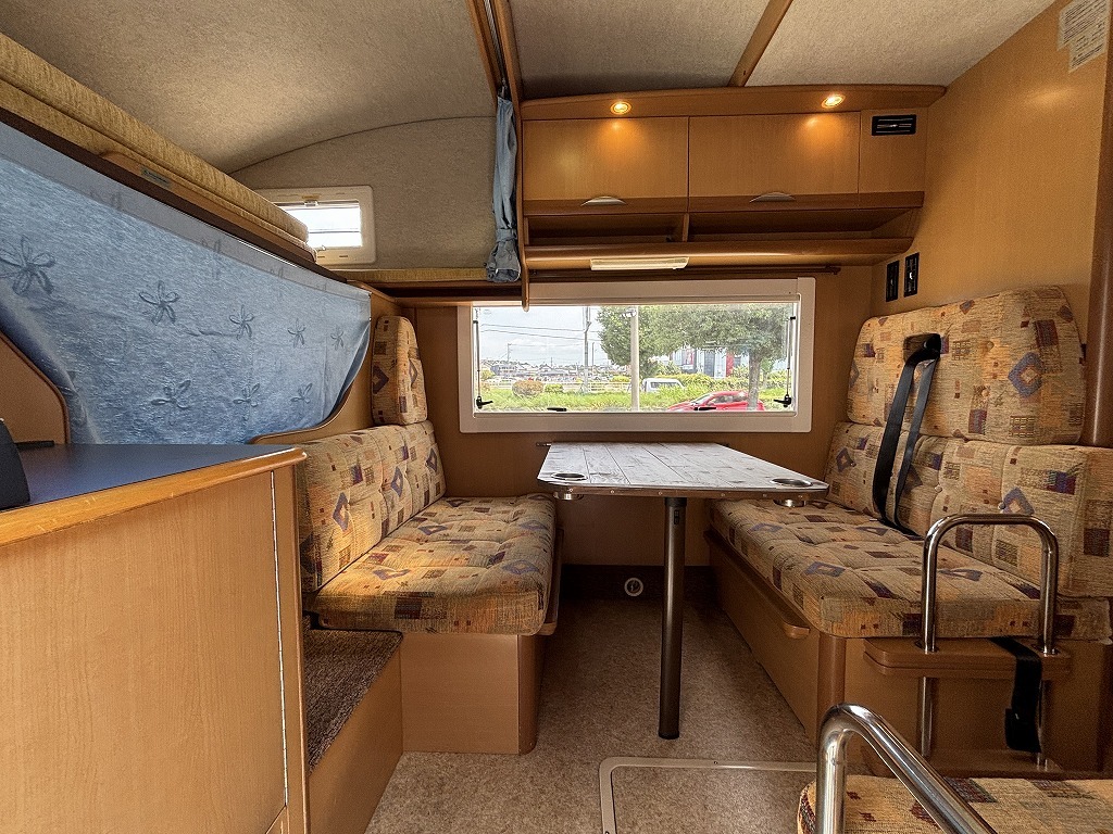 キャンピングカーキャブコン