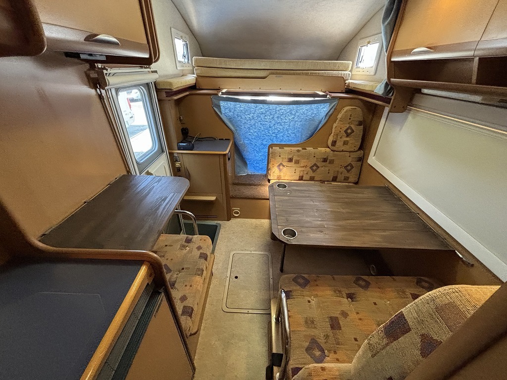 キャンピングカーキャブコン