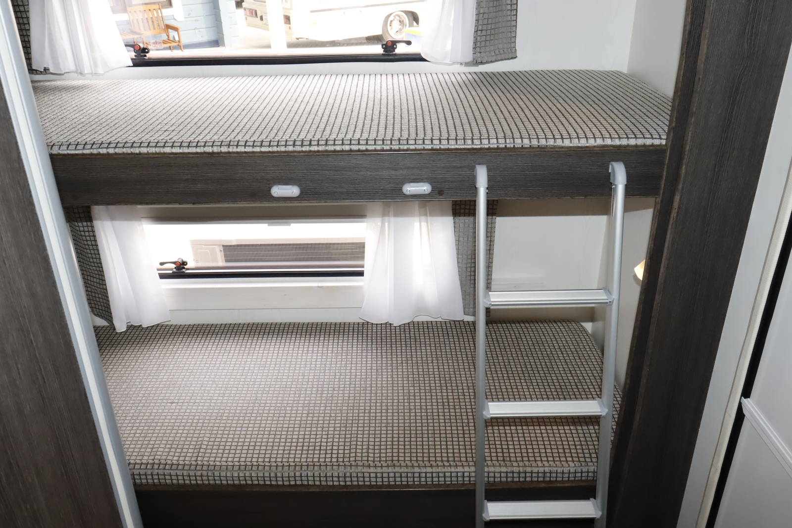 キャンピングカートレーラー