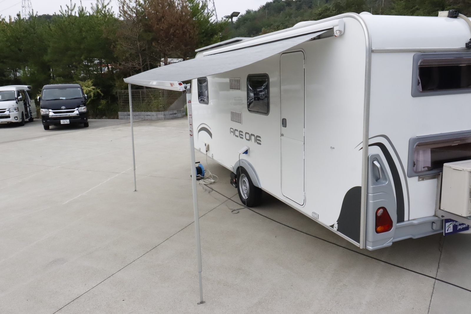 キャンピングカートレーラー