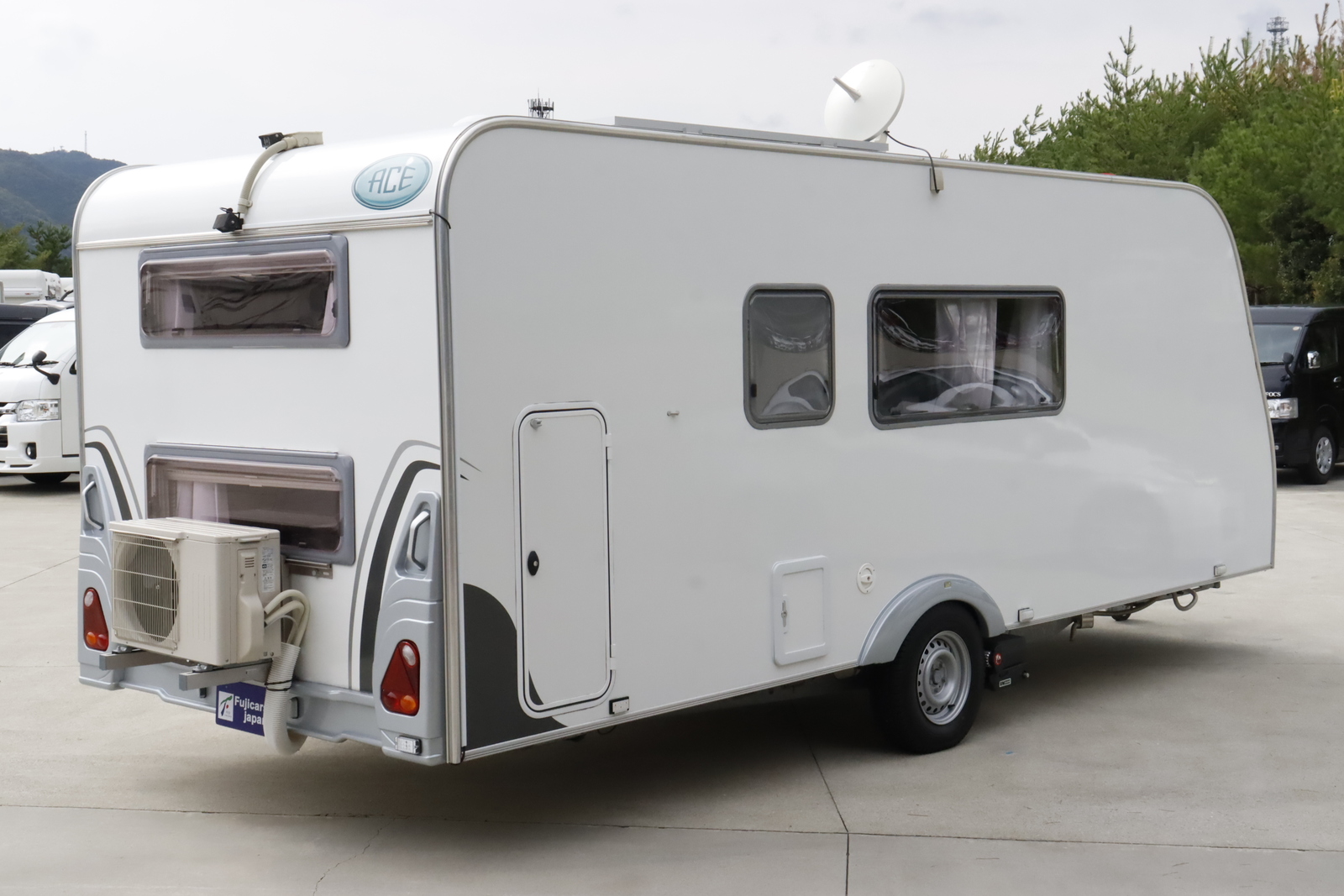 キャンピングカートレーラー