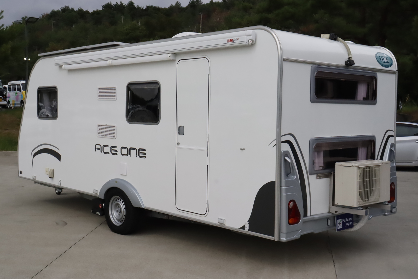 キャンピングカートレーラー