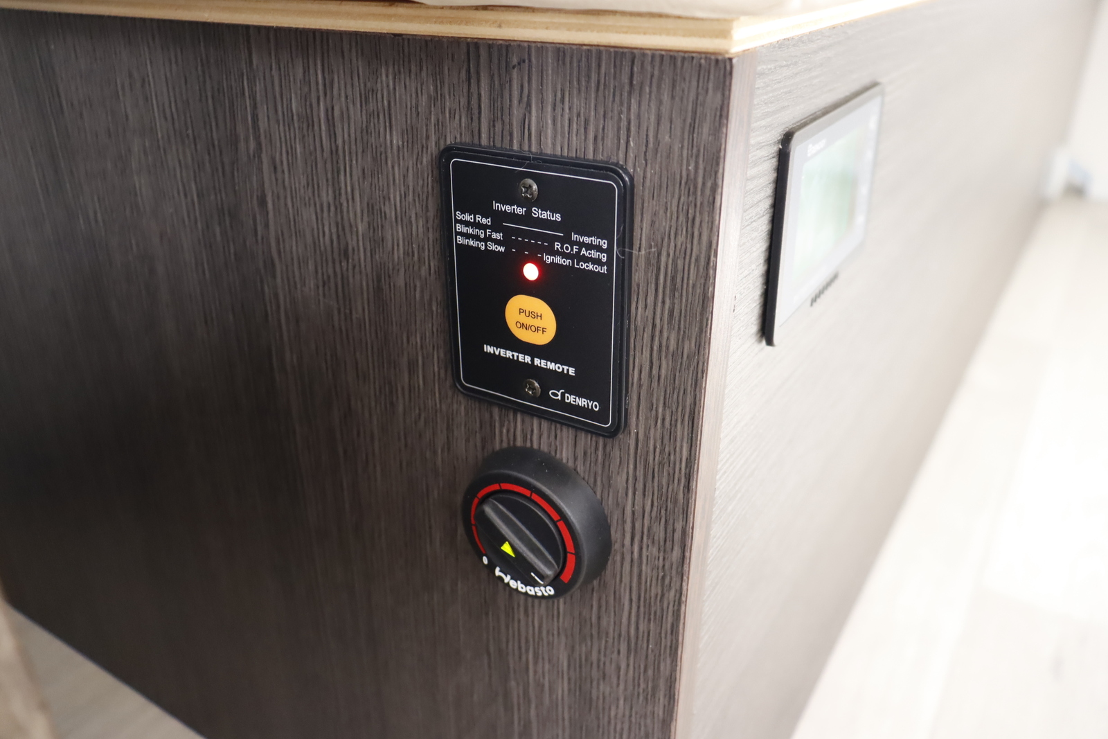 キャンピングカートレーラー