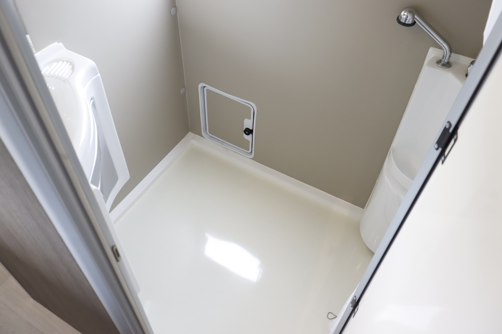 キャンピングカートレーラー