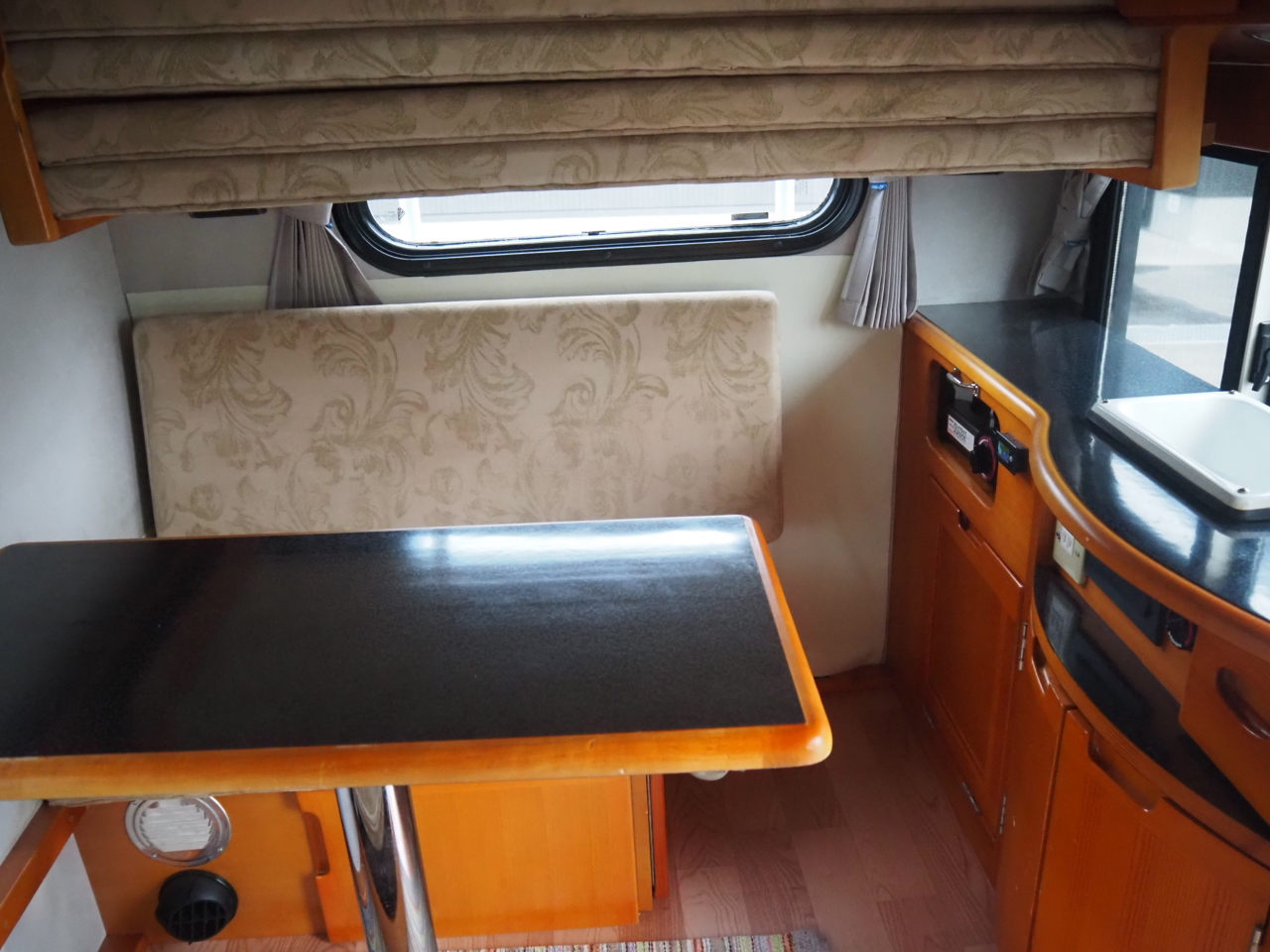 キャンピングカー軽キャンパー