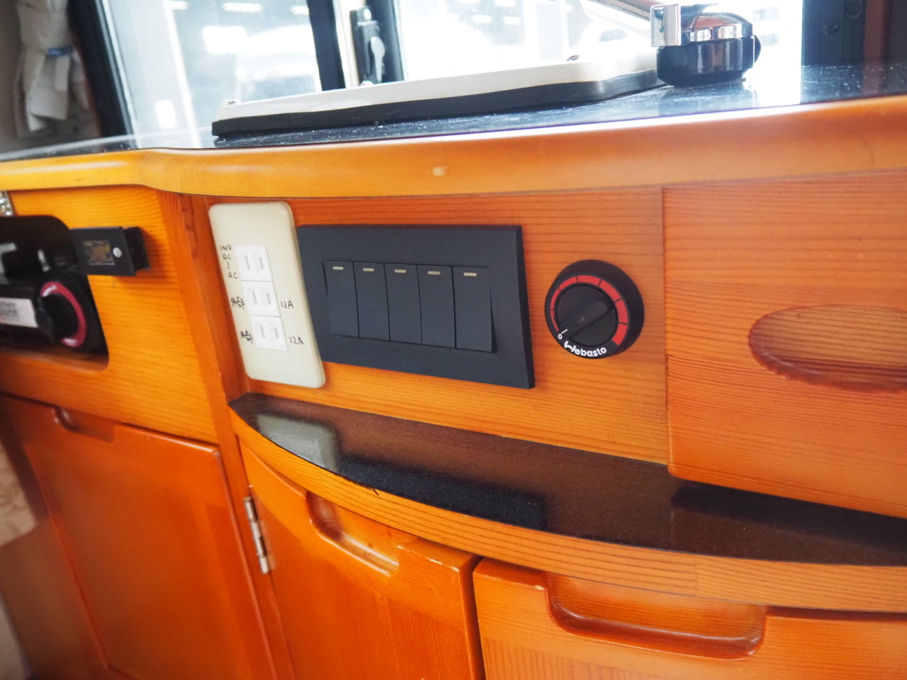 キャンピングカー軽キャンパー