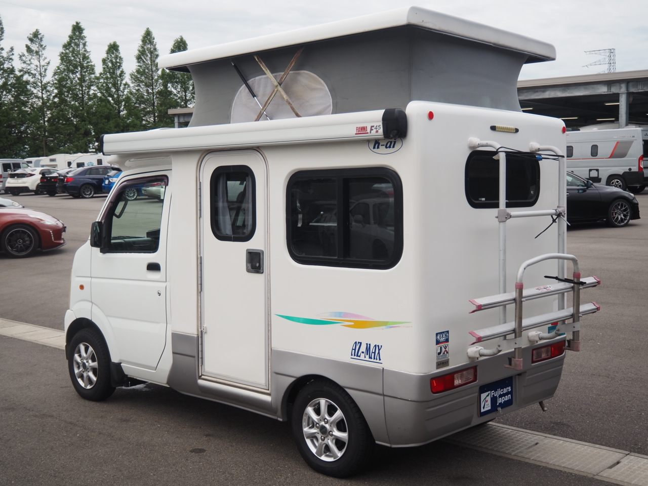 キャンピングカー軽キャンパー