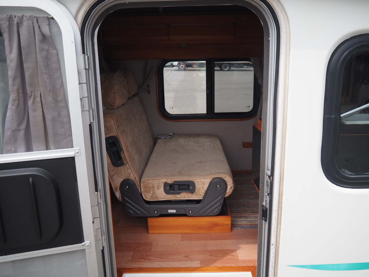 キャンピングカー軽キャンパー