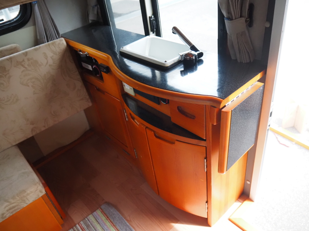 キャンピングカー軽キャンパー