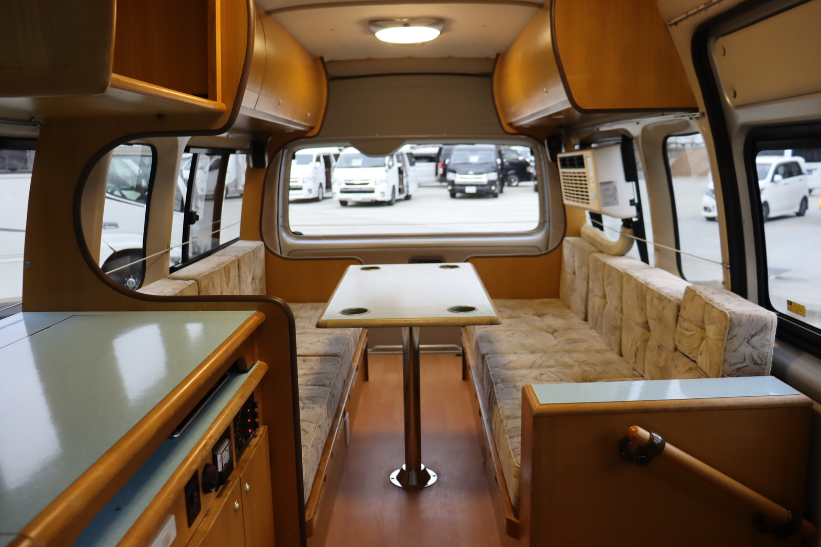 キャンピングカーバンコン