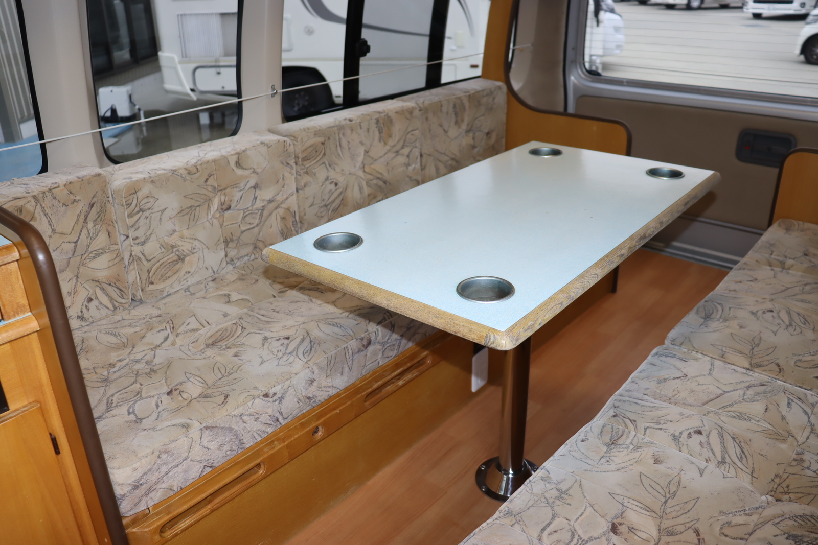 キャンピングカーバンコン