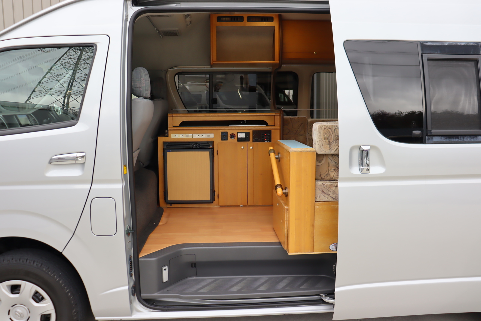 キャンピングカーバンコン