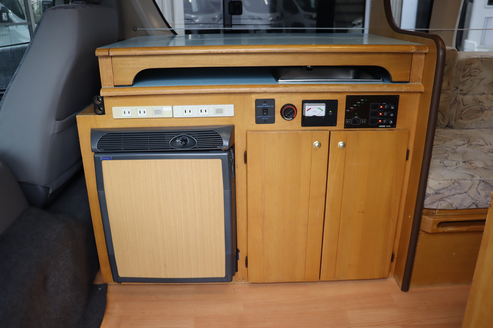 キャンピングカーバンコン